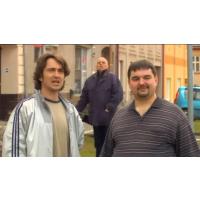 Saša Rašilov, Jan Přeučil (v pozadí) a Tomáš Magnusek ve filmu Bastardi (2010, režie Petr Šícha)