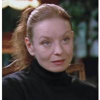 Vilma Cibulková v seriálu Dobrá čtvrť (2005-2008, režie Karel Smyczek, 4. díl)