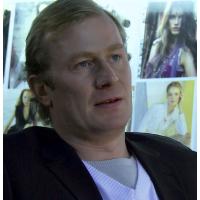 Martin Pechlát v seriálu Policajti z centra (2012, 2. díl, režie Zdeněk Zapletal)