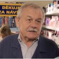 Karel Šíp v komedii Probudím se včera (2012, režie Miloslav Šmídmajer)