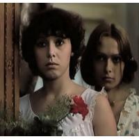 Radoslava Stupková-Boháčová a Yvetta Kornová ve filmu Prodavač humoru (1984, režie Jiří Krejčík)
