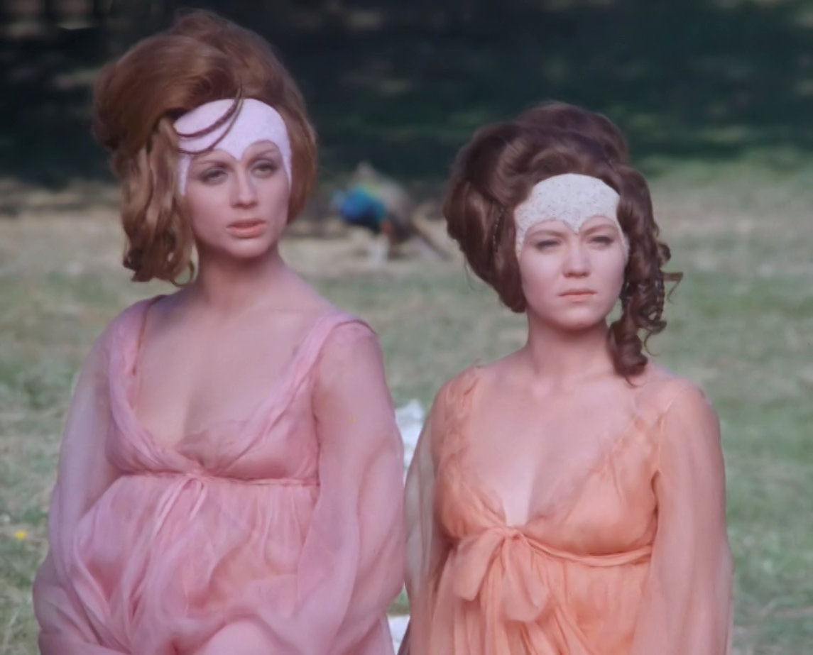 Naďa Urbánková a Jaroslava Obermaierová ve filmu Radúz a Mahulena (1970 