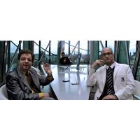 Milan Šteindler a Josef Carda (v pozadí Tomáš Matonoha) v komedii Ulovit Miliardáře